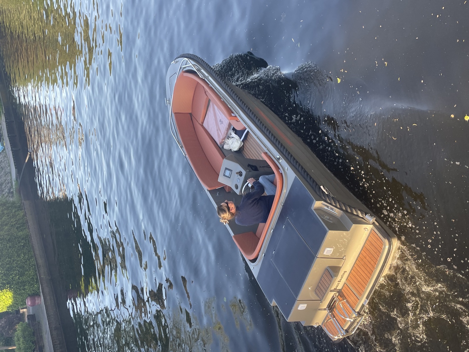 Commodore 570 Tender