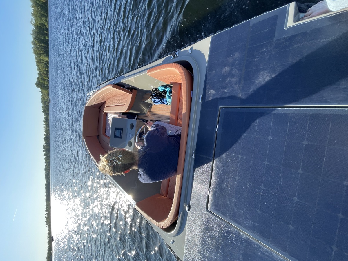 Commodore 570 Tender — interieur
