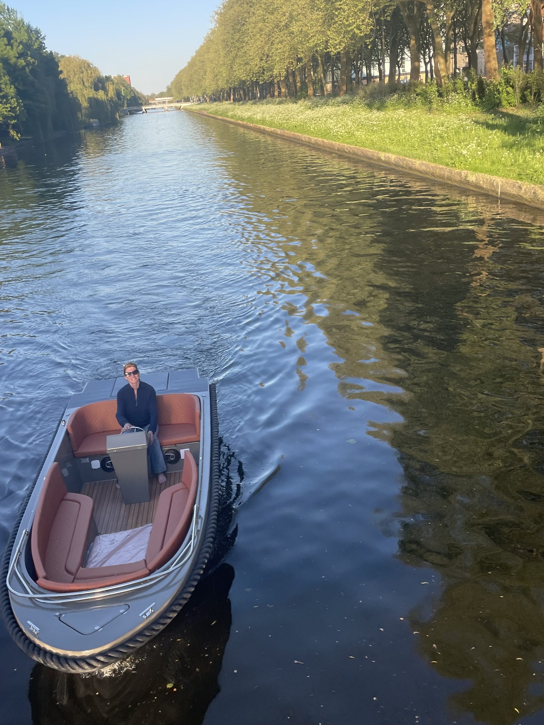 Commodore 570 Tender — hoofdfoto
