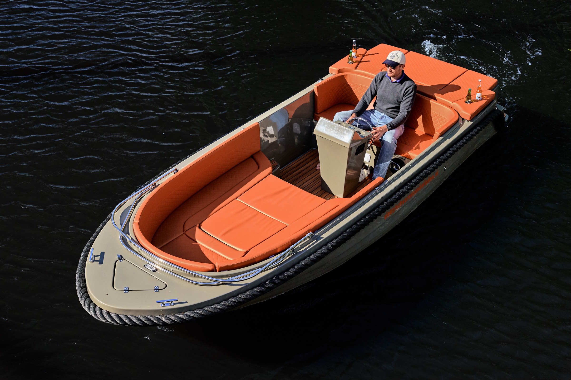 Commodore 570 Tender — hoofdfoto